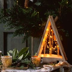 Solight LED drevená vianočná dekorácia, zasnežené zimné kvety, 37cm, 2x AA