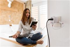 SKROSS cestovný adaptér PRO - World & USB, univerzálny, uzemnený, USB-A 12W