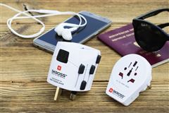 SKROSS cestovný adaptér PRO - World & USB, univerzálny, uzemnený, USB-A 12W