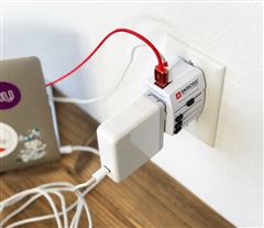 SKROSS cestovný adaptér MUV USB AC, univerzálny, neuzemnený, USB A+C 15W