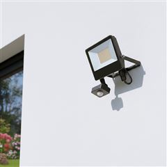 Solight LED reflektor so senzorom TOP, 30W, max. 3900lm, 3CCT, voliteľný výkon 100/66%, IP65, rýchlospojka